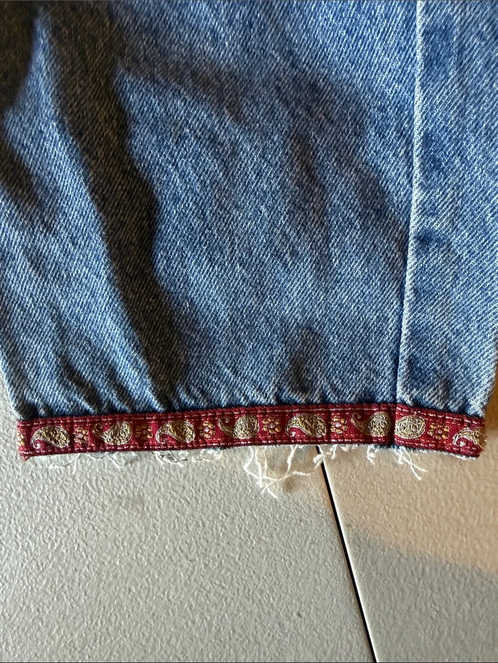 Denim Casual Corner Capri Baggy Wide Leg Raw Hem Red Trim Accent Denim Size: 4R